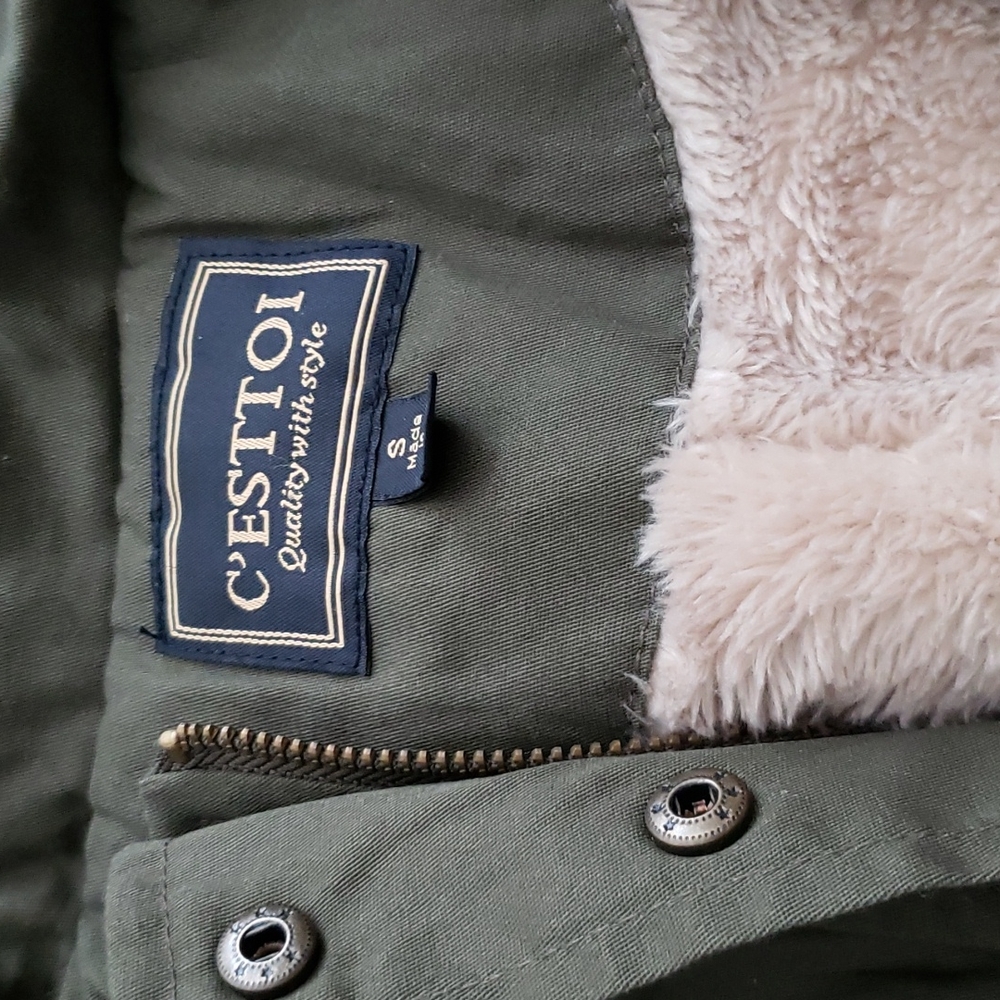 Vest - Picture 2 of 4
